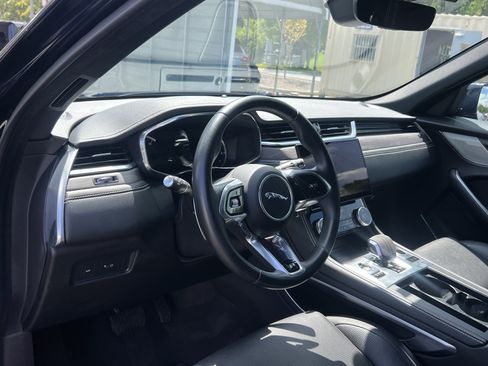 Certified 2023 Jaguar F-PACE R-Dynamic S AWD/4WD image 17