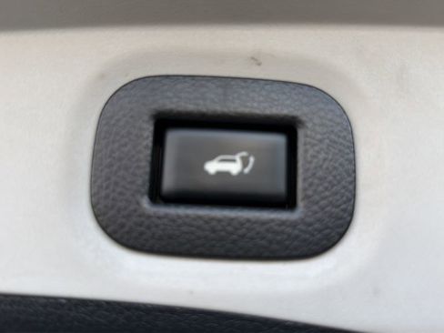 Used 2019 Nissan Rogue SL w/ Premium Package image 14