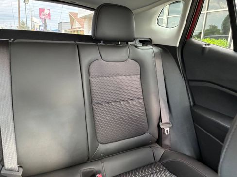 Used 2025 Chevrolet Trax LT image 36