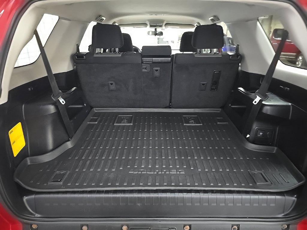 Used 2018 Toyota 4Runner SR5 AWD/4WD image 12