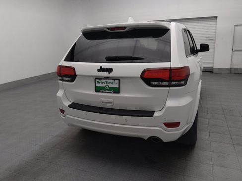 Used 2020 Jeep Grand Cherokee Altitude RWD image 7