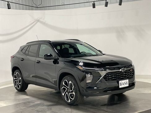 Used 2025 Chevrolet Trax RS FWD image 39