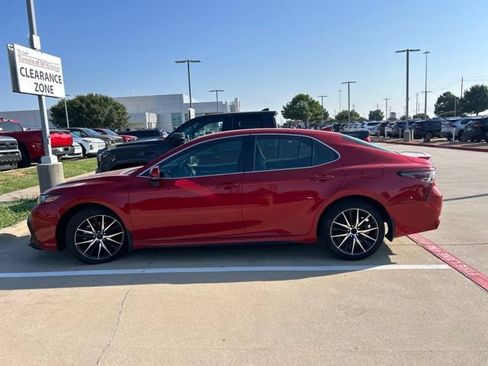 Used 2024 Toyota Camry SE w/ Convenience Package FWD image 5