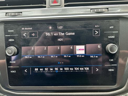 Used 2020 Volkswagen Tiguan SE image 13