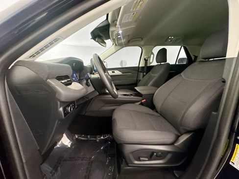 Used 2025 Ford Explorer Active AWD/4WD image 20