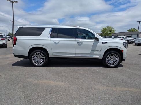 Used 2024 GMC Yukon XL Denali AWD/4WD image 3