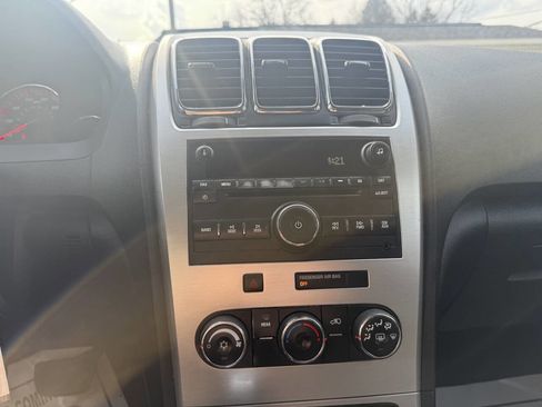 Used 2011 GMC Acadia SLE image 16