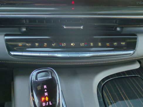 Certified 2024 Cadillac Escalade Sport AWD/4WD image 18