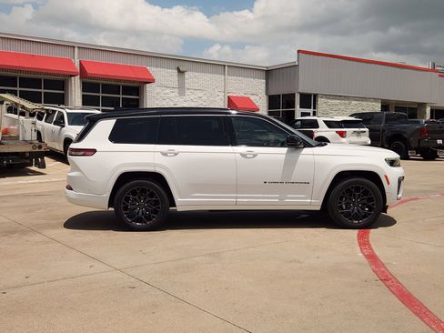 New 2026 Jeep Grand Cherokee L Summit AWD/4WD image 7