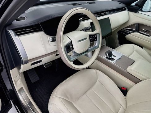 Used 2025 Land Rover Range Rover SE AWD/4WD image 9