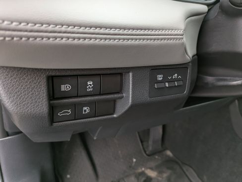 Used 2022 Toyota Avalon XLE w/ Moonroof Package image 16