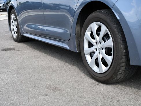 Used 2025 Toyota Corolla LE FWD image 12