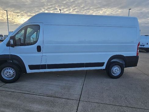 New 2026 RAM ProMaster 2500 w/ Convenience Group image 2