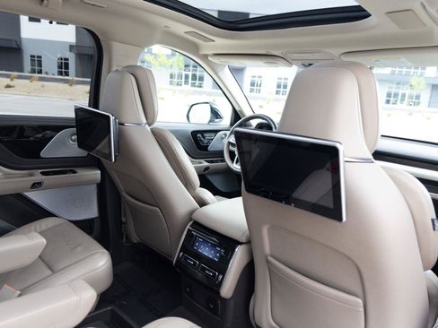 Used 2021 Lincoln Aviator Reserve w/ Equipment Group 202A AWD/4WD image 34