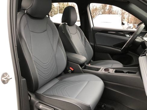 New 2026 Volkswagen Tiguan SE R-Line AWD/4WD image 32