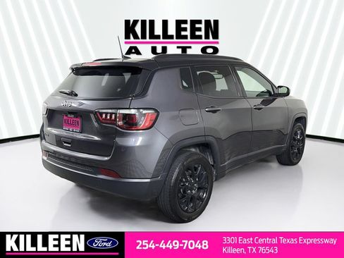 Used 2024 Jeep Compass Latitude w/ Altitude Special Edition AWD/4WD image 9