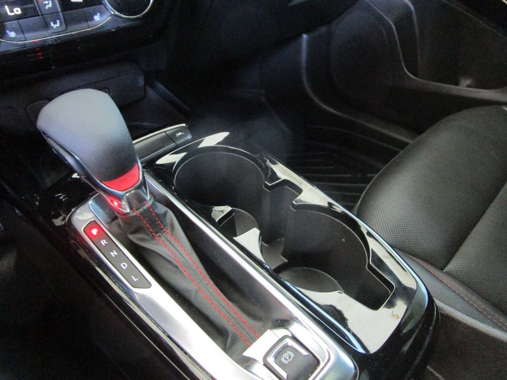 Used 2025 Chevrolet Trax RS w/ Sunroof Package FWD image 31