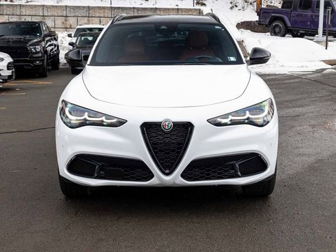 Used 2024 Alfa Romeo Stelvio Veloce image 2