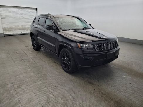 Used 2017 Jeep Grand Cherokee Altitude AWD/4WD image 13