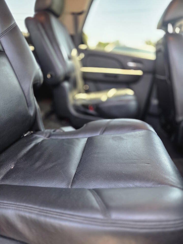 Used 2011 Chevrolet Tahoe LTZ RWD image 23