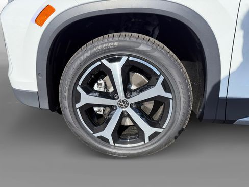 New 2026 Volkswagen Tiguan SE image 9