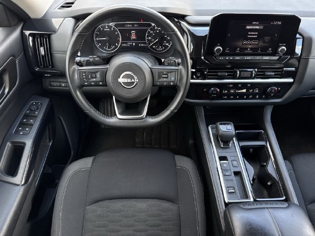 Used 2025 Nissan Pathfinder SV FWD image 10
