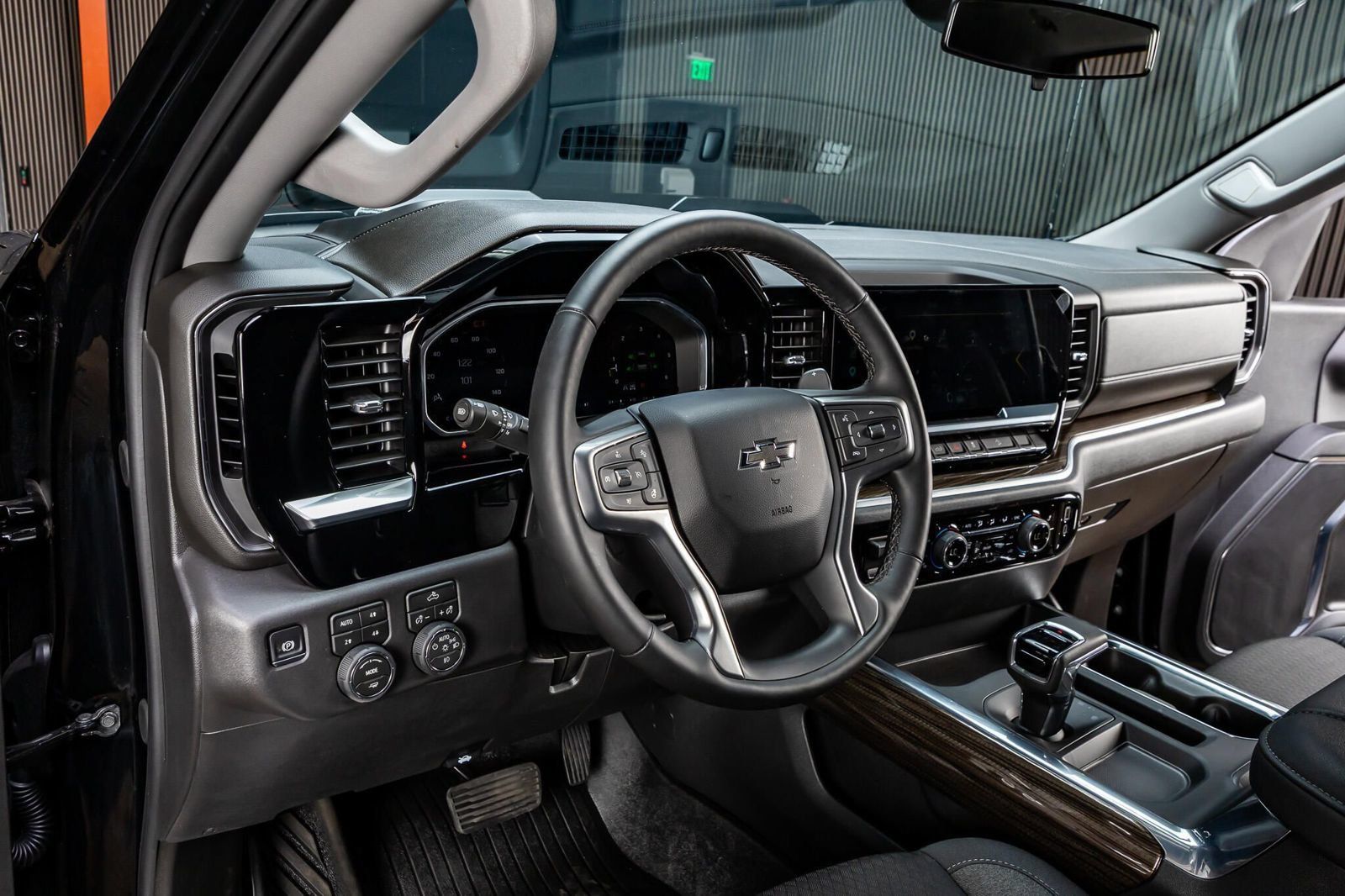 Used 2026 Chevrolet Silverado 1500 LT Trail Boss w/ Protection Package AWD/4WD image 15
