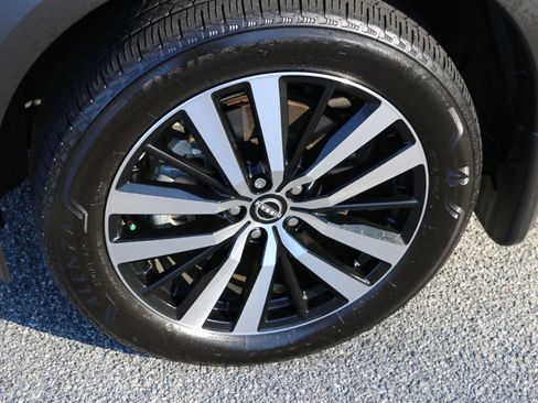 Used 2025 Nissan Pathfinder Platinum w/ Cargo Package image 14