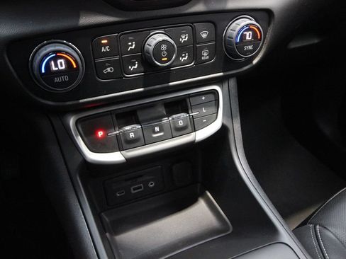 Used 2023 GMC Terrain SLT AWD/4WD image 26