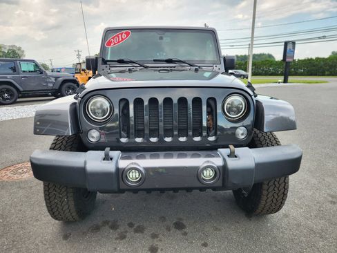 Used 2016 Jeep Wrangler Unlimited Sahara w/ Connectivity Group AWD/4WD image 21