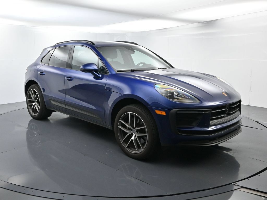 Certified 2024 Porsche Macan AWD/4WD image 17