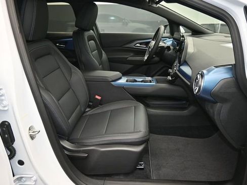 New 2026 Chevrolet Equinox EV LT FWD image 38