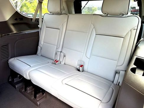 Used 2023 GMC Yukon XL Denali image 24