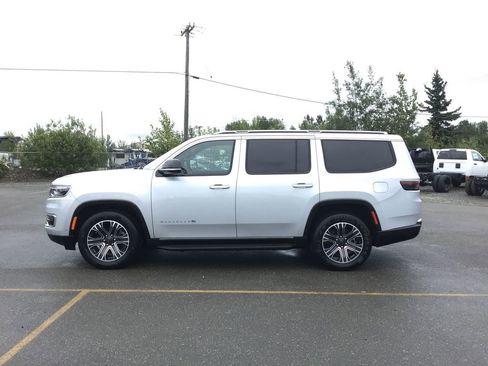 Used 2024 Jeep Wagoneer Series II w/ Flexible Seating Group image 1