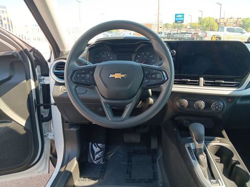 Used 2026 Chevrolet Trax LS FWD image 13