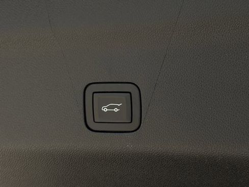 Used 2024 GMC Yukon XL Denali image 30