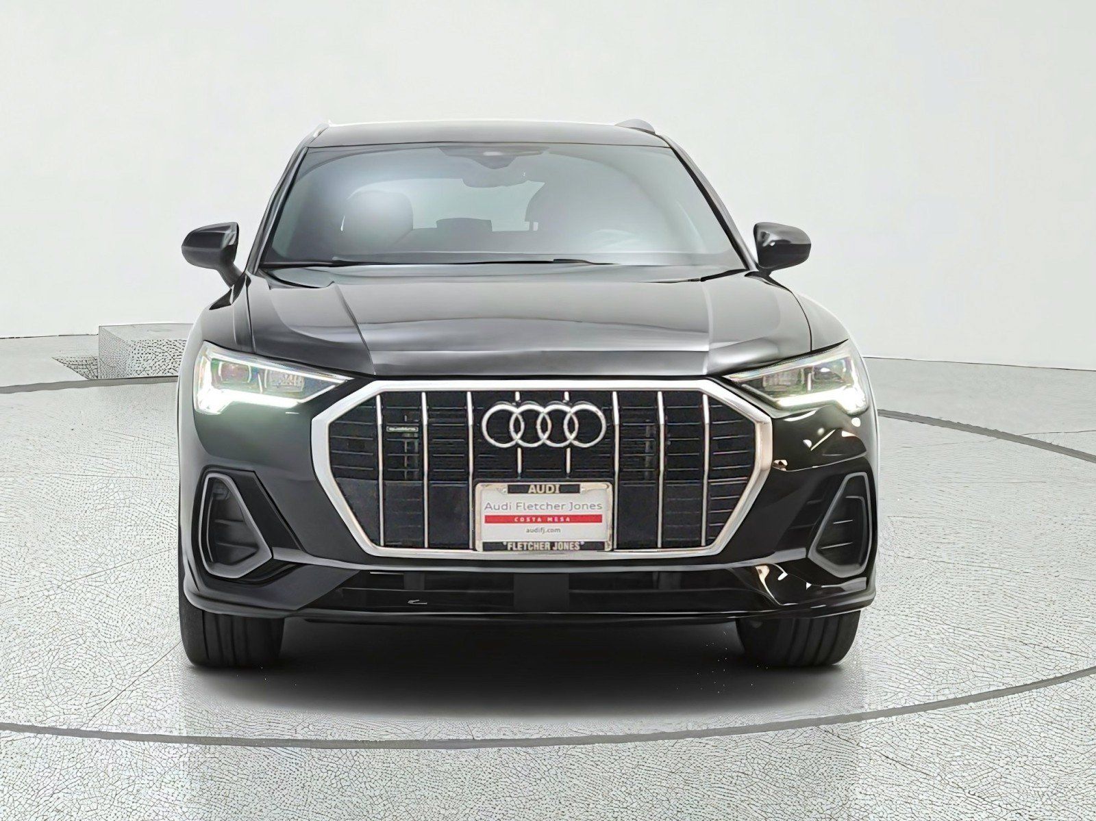 Used 2023 Audi Q3 2.0T Premium w/ Convenience Package AWD/4WD image 2