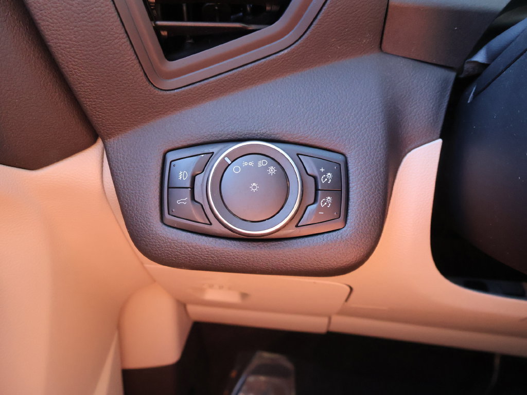 Used 2017 Ford Escape SE FWD image 29