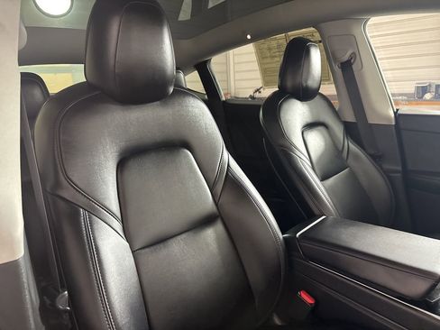 Used 2021 Tesla Model Y Long Range image 21