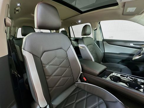 New 2026 Volkswagen Atlas Peak Edition image 28