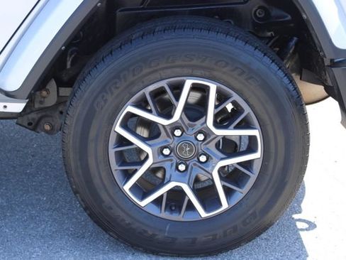 Used 2024 Jeep Wrangler Unlimited Sahara AWD/4WD image 6