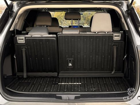 Used 2023 Toyota Highlander L image 30