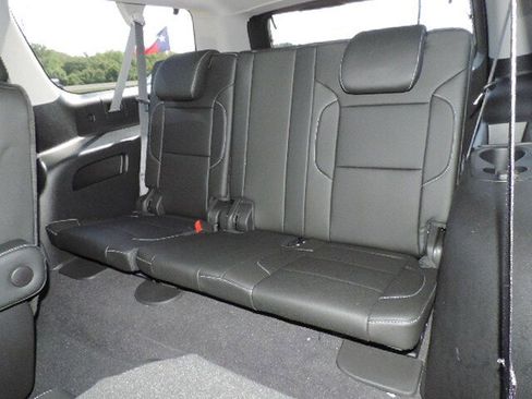 Used 2019 Chevrolet Suburban Premier image 17