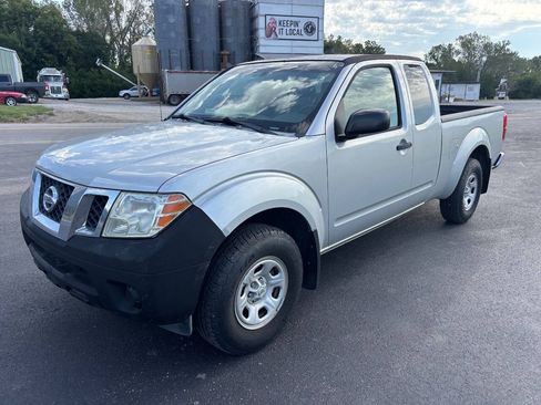 Used 2009 Nissan Frontier XE RWD image 2