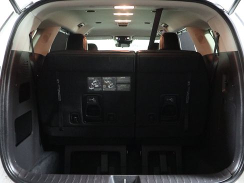 Used 2024 Kia Carnival EX FWD image 8