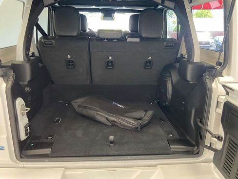 Used 2024 Jeep Wrangler High Altitude image 14