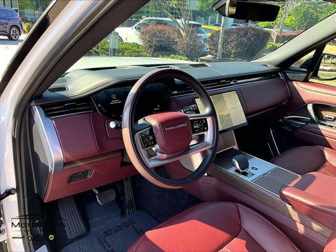 Used 2025 Land Rover Range Rover Long Wheelbase Autobiography AWD/4WD image 13