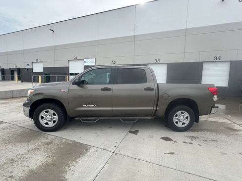 Used 2012 Toyota Tundra 4x4 CrewMax w/ Tow Pkg image 2