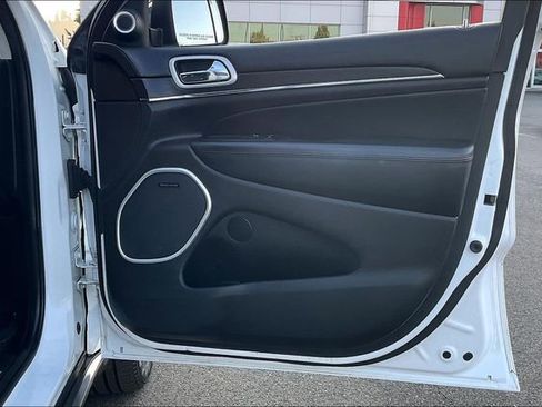 Used 2018 Jeep Grand Cherokee Summit image 23