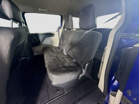 Used 2019 Dodge Grand Caravan SE FWD image 24